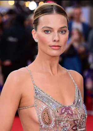margot-robbie-recently-v0-fufzh8yg2lof1.jpg.webp